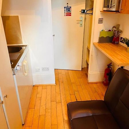 런던 F10- Mezzanine 1St Floor Flat Fits 3 Near Paddington 아파트 외부 사진
